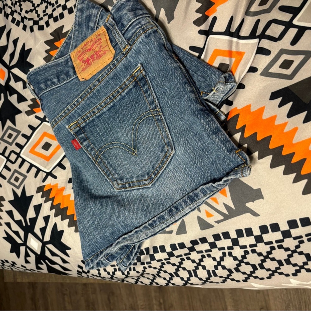 Women’s Levi Shorts